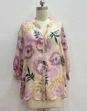 Load image into Gallery viewer, Worthier Blooms Linen Top
