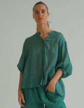 Load image into Gallery viewer, Worthier Linen Shirt - Emerald